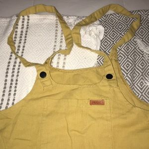 Yellow mustard overalls 💛